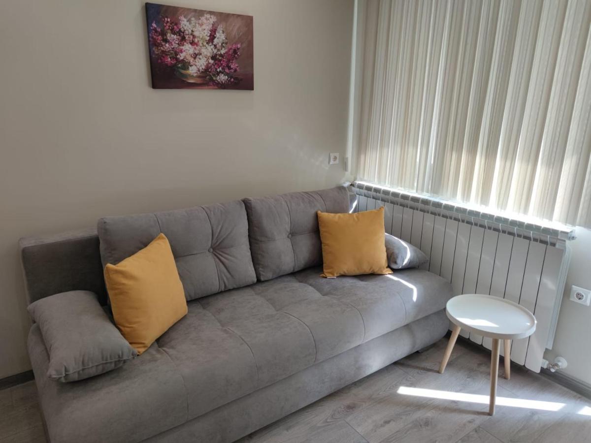 Flowers Apartment Dobrich Exterior photo