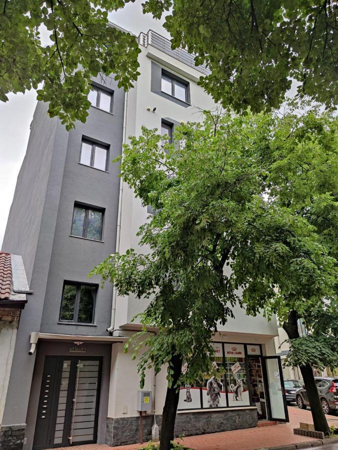 Flowers Apartment Dobrich Exterior photo