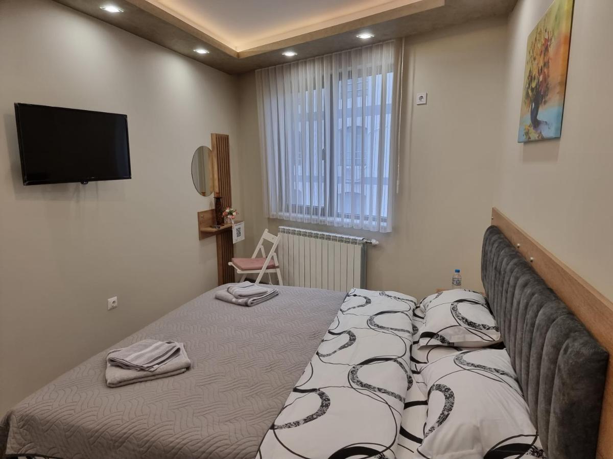 Flowers Apartment Dobrich Exterior photo